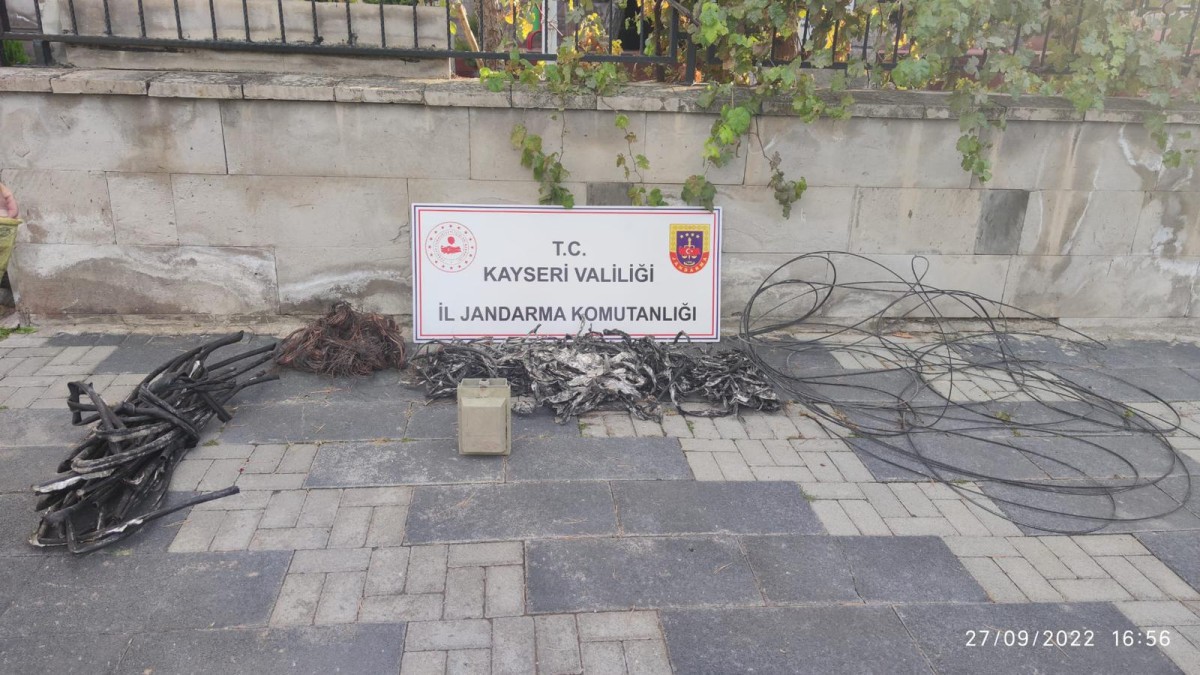 KABLO HIRSIZLARI SUÇÜSTÜ YAKALANDI