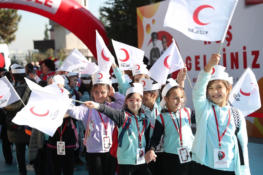 KIZILAY HAFTASI TÜM TÜRKİYE’DE COŞKUYLA KUTLANDI
