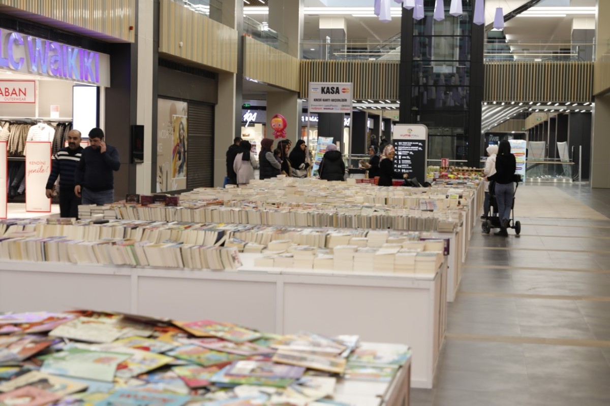 KUMSMALL, düzenlediği etkinliklerle hayata dokunmaya devam ediyor  AVM’DE OKUYORUM