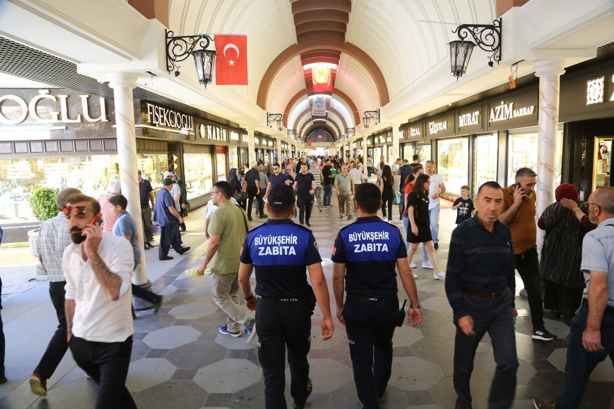BÜYÜKŞEHİR ZABITASI, HUZUR VE GÜVEN İÇİN 7/24 GÖREV BAŞINDA