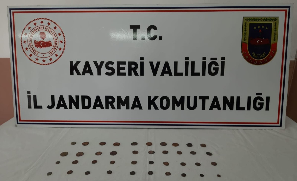 KAYSERİ'DE ROMA DÖNEMİNE AİT 40 ADET SİKKE ELE GEÇİRİLDİ 