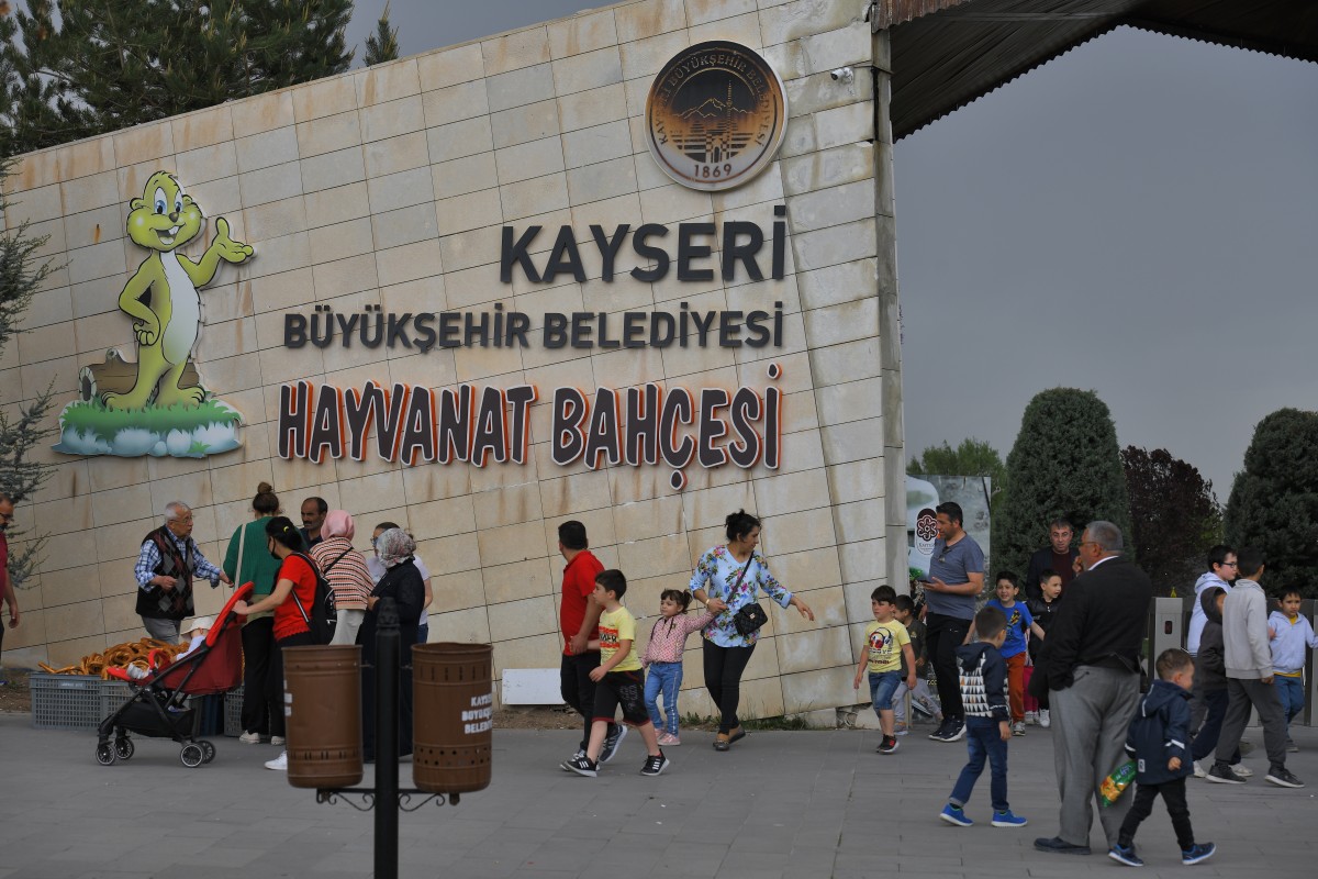 BÜYÜKŞEHİR HAYVANAT BAHÇESİ 2022 YILINDA 375 BİN ZİYARETÇİ AĞIRLADI 