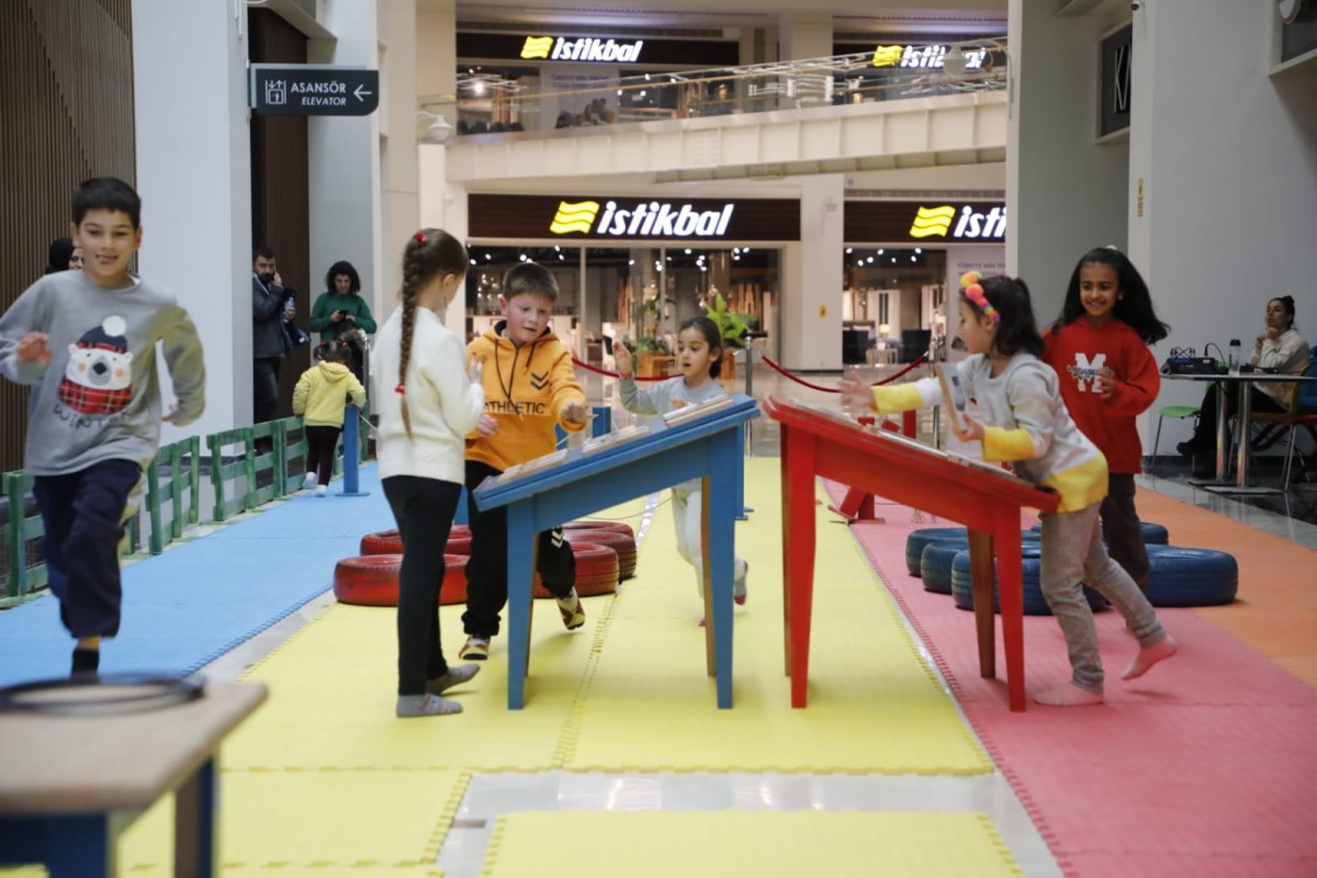 KUMSMALL AVM’DEN ÇOCUKLARA BİR HEDİYE DAHA