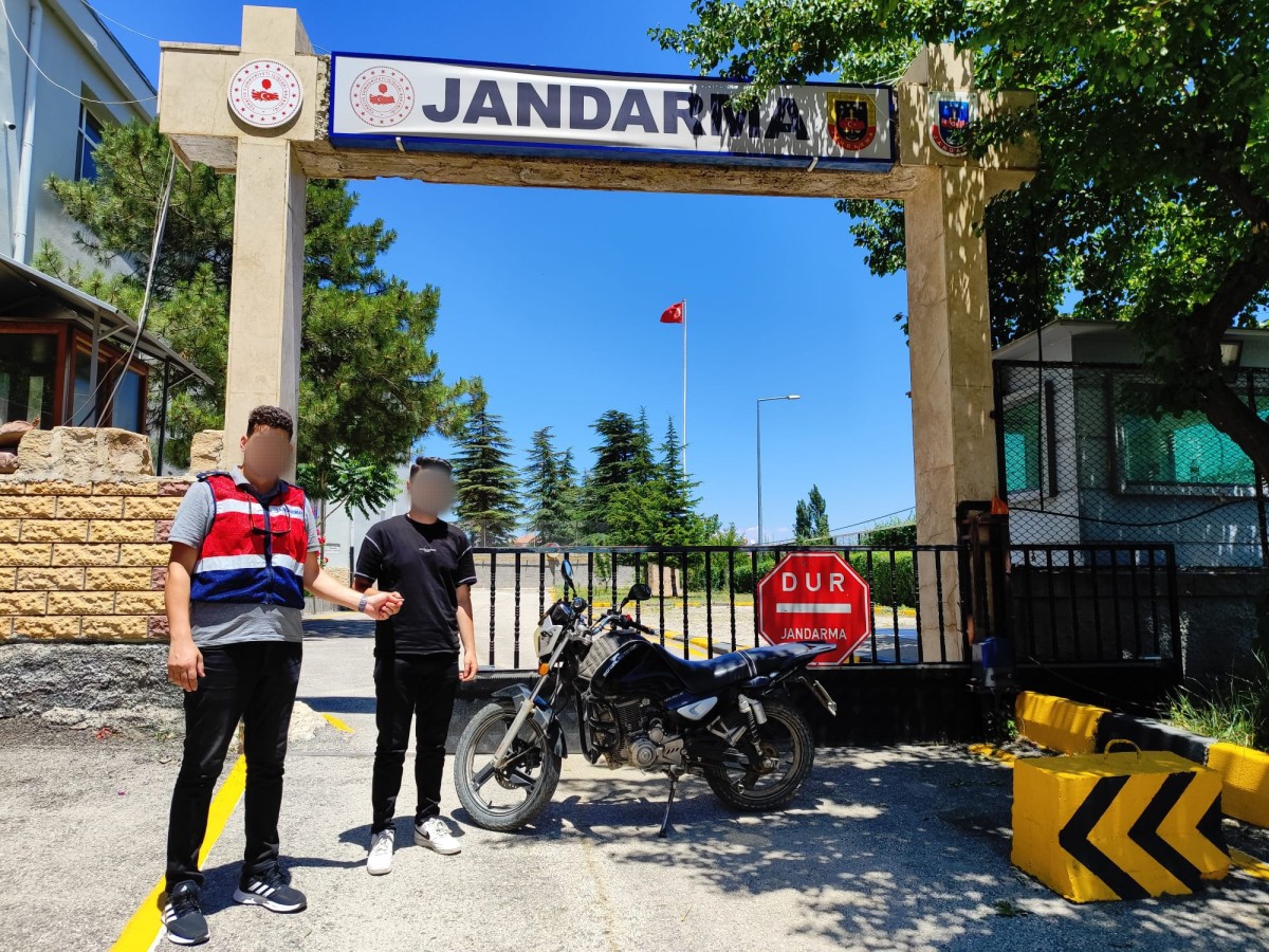 Jandarma, Faili Meçhul Hırsızlık Olayını Çözdü 
