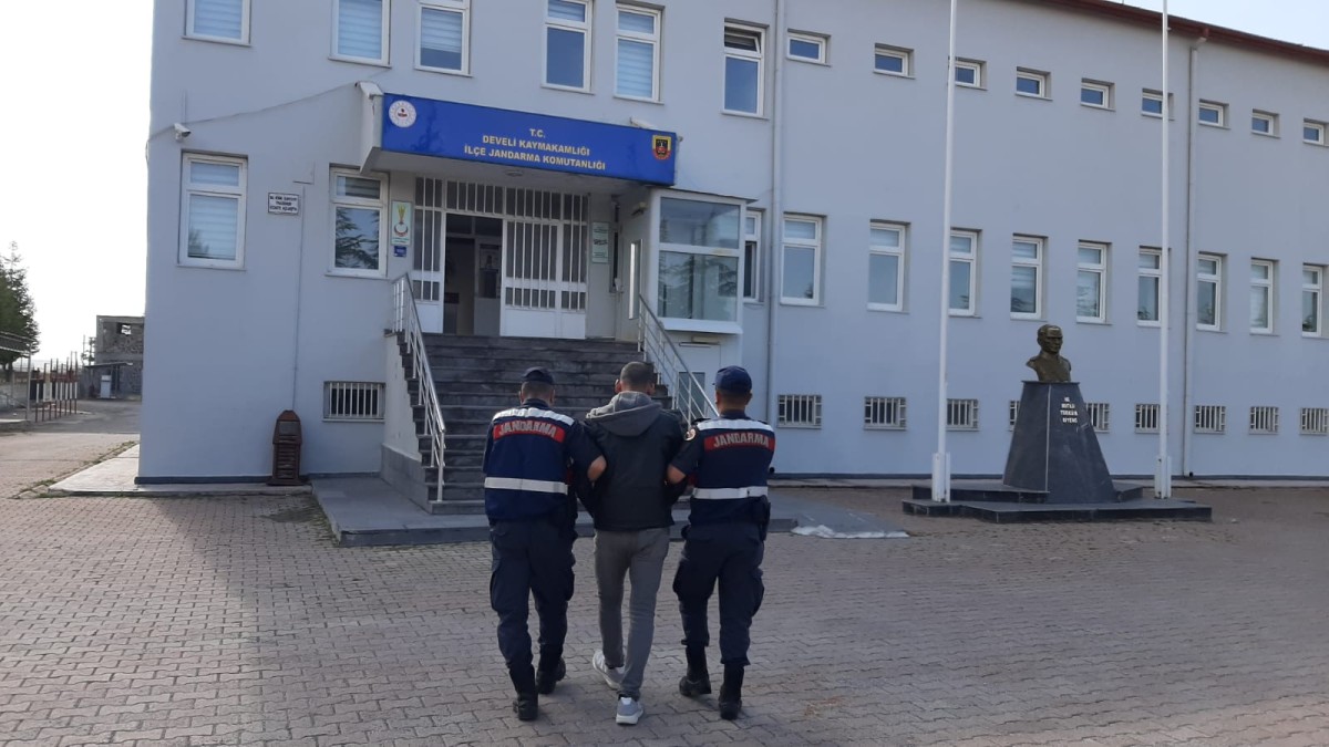 Jandarma Kayseri'de DEAŞ Örgüt Üyesi Yakaladı 