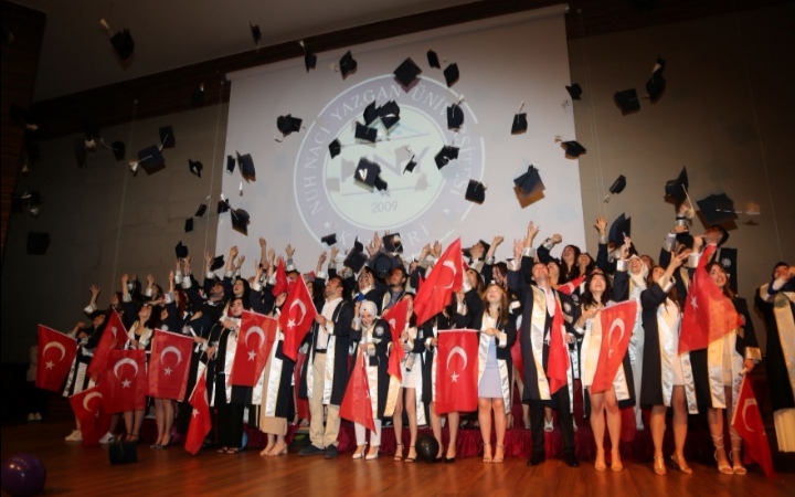 NNYÜ PSİKOLOJİ BÖLÜMÜ YENİ MEZUNLARINI VERDİ  