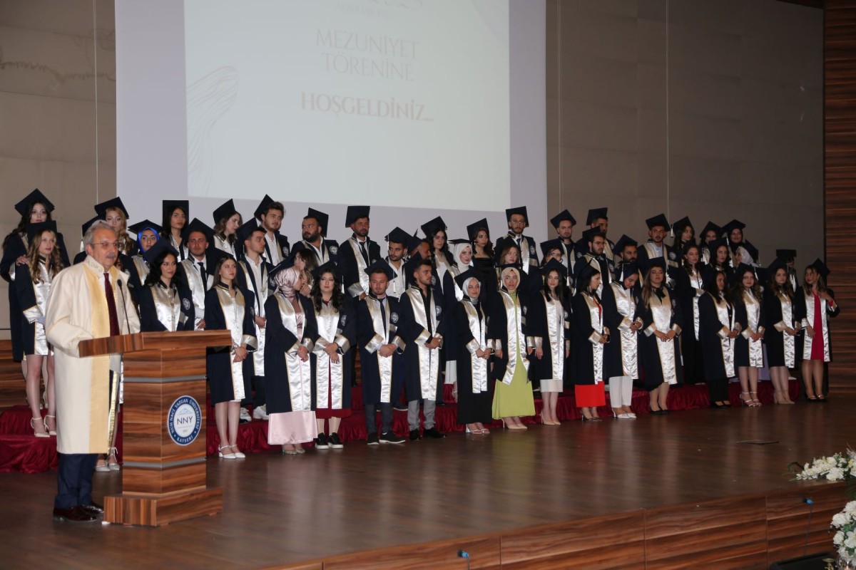 NNYÜ YENİ İÇ MİMAR VE ÇEVRE TASARIMCILARI MEZUN ETTİ