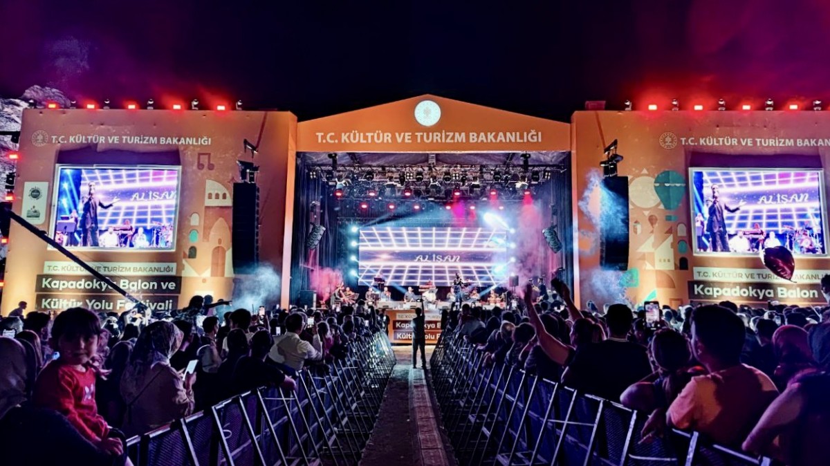 Kapadokya Balon ve Kültür Yolu Festivali’nde  3 Ayrı Konserde Onbinlerce Kişi Doyasıya Eğlendi