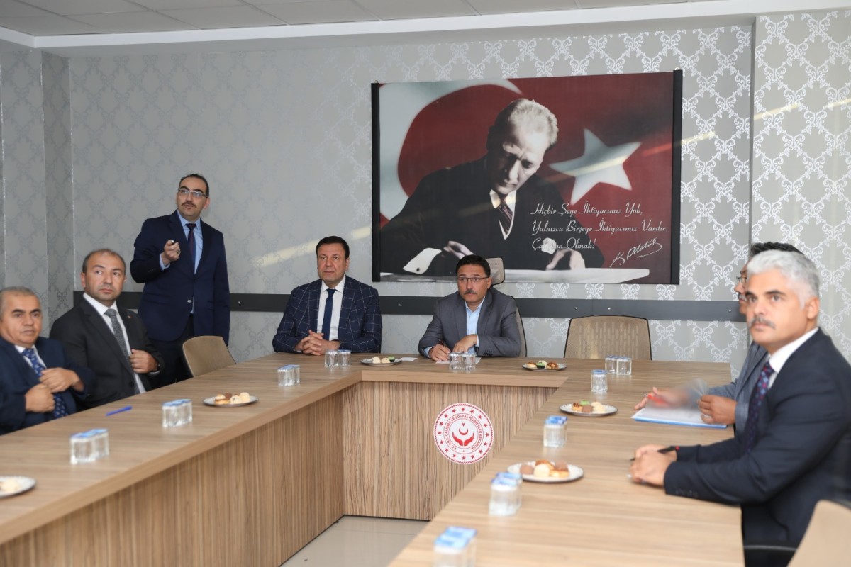 Vali Gökmen Çiçek, Aile ve Sosyal Hizmetler İl Müdürlüğünü Ziyaret Etti