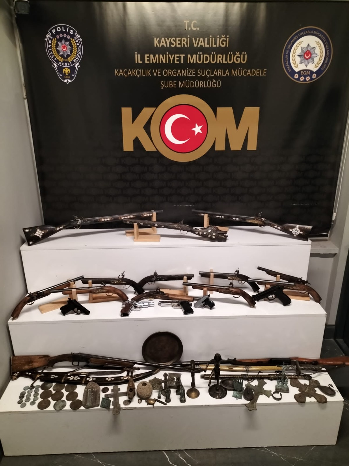Kayseri KOM, 45 Sikke ve Tarihi Silah Ele Geçirdi