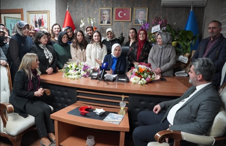 AK Parti Kayseri İl Kadın Kollarında Bayrak Değişimi