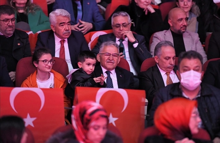 BAŞKAN BÜYÜKKILIÇ, TÜRKİYE YÜZYILI MARŞI’NIN BESTEKÂRI ARZEN’İN KONSERİNE KATILD