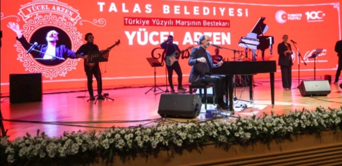 YÜCEL ARZEN KONSERİNİN YANKILARI SÜRÜYOR 