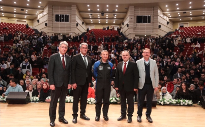 Bakan Kacır ve Türkiye'nin İlk Astronotu  Gezeravcı ERÜ Öğrencileriyle Buluştu