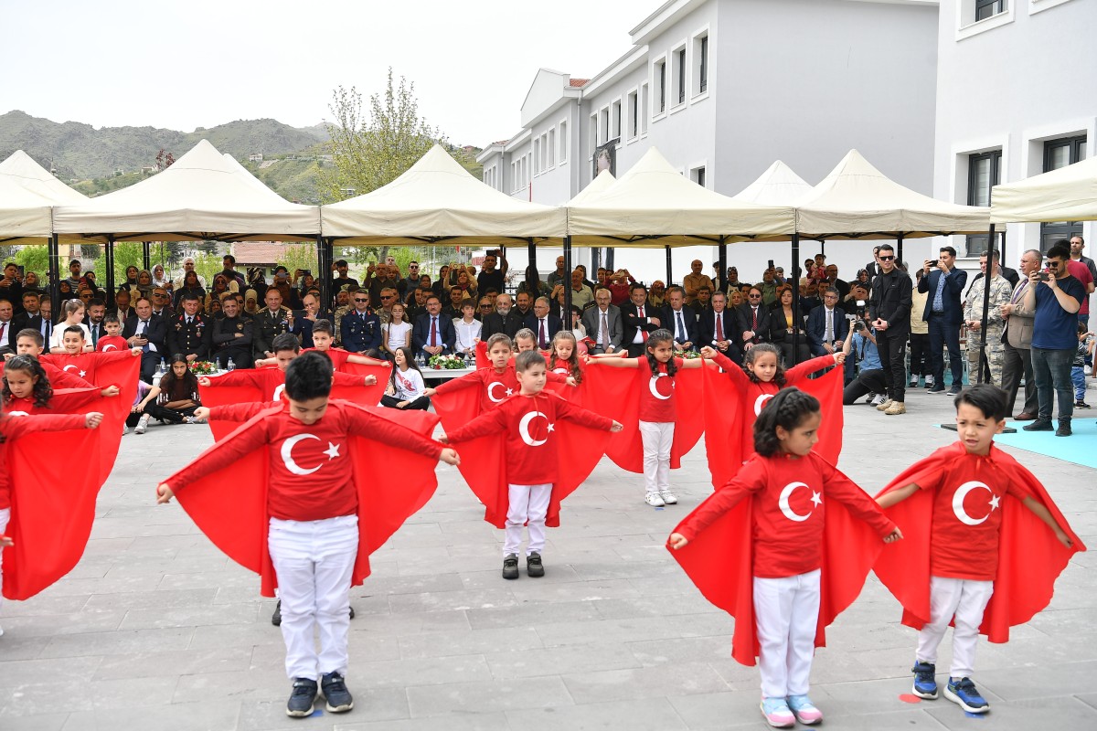 BAŞKAN BÜYÜKKILIÇ, ÇOCUKLARIN BAYRAM COŞKUSUNA ORTAK OLDU