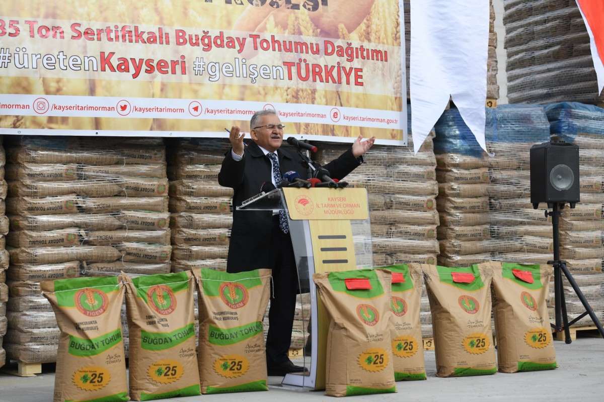 ÜRETEN KAYSERİ’NİN EN GÜÇLÜ DESTEKÇİSİ BÜYÜKŞEHİR’DEN 10 MİLYON TL’LİK TOHUM DESTEĞİ
