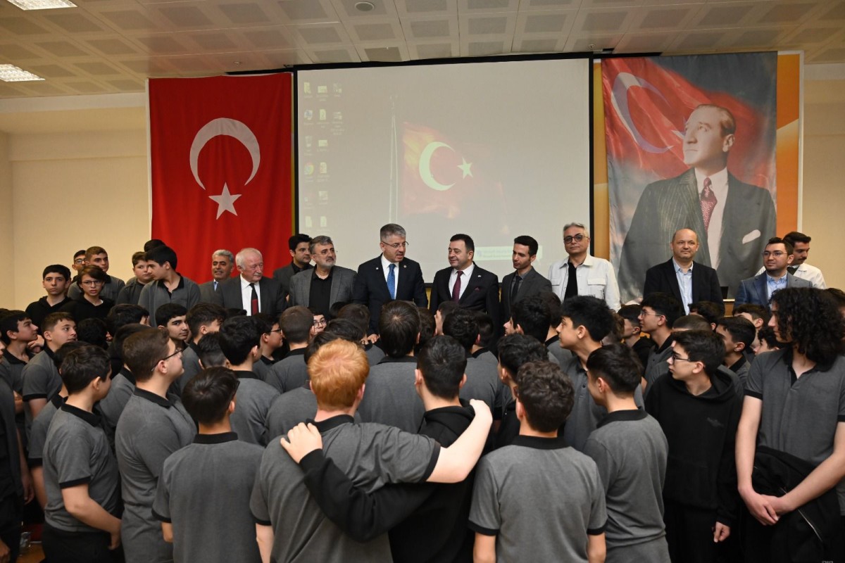 Milletvekili Çopuroglu öğrencilerle buluştu