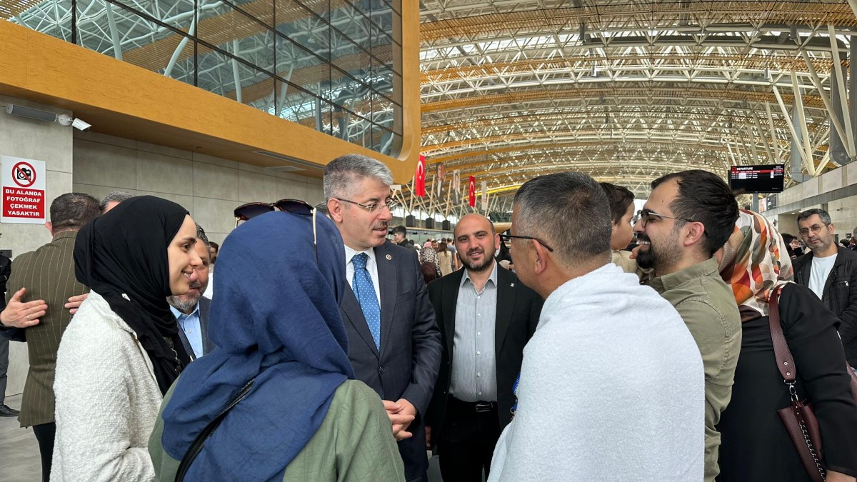 ÇOPUROĞLU: “DUALARLA UĞURLADIĞIMIZ HAC YOLCULARIMIZ, MİLLETİMİZİN GÖNÜL ELÇİLERİDİR”