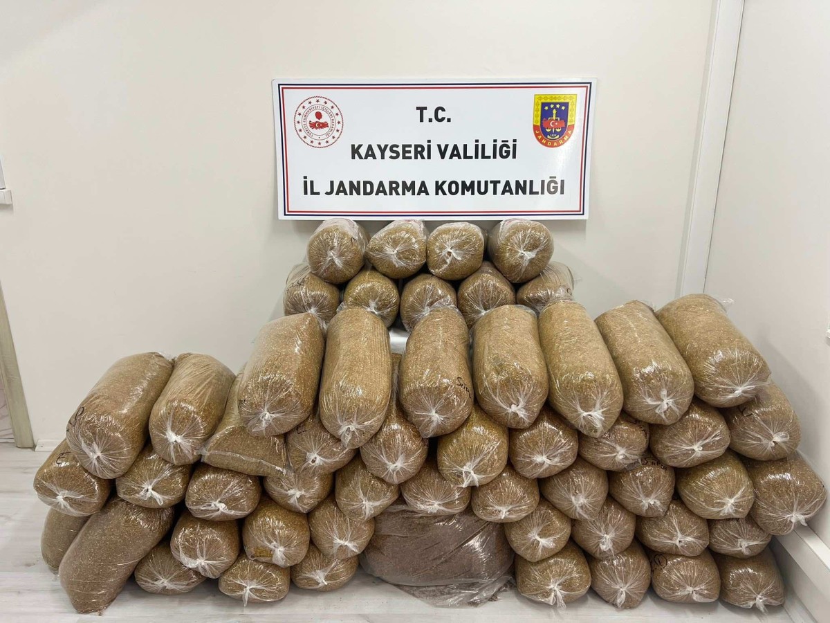 Jandarma 285 kg bandrolsüz tütün ele geçirdi