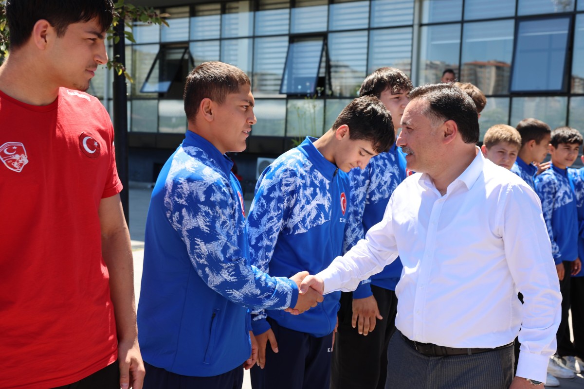 Vali Çiçek, gençlerin sportif, sosyal ve kişisel gelişimlerine önem veriyoruz 