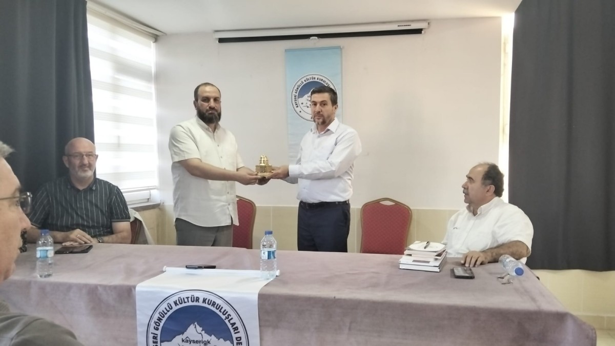EL HATİP MÜSLÜMANLARIN FİLİSTİN VE AKSA MÜCADELESİNİ ANLATTI