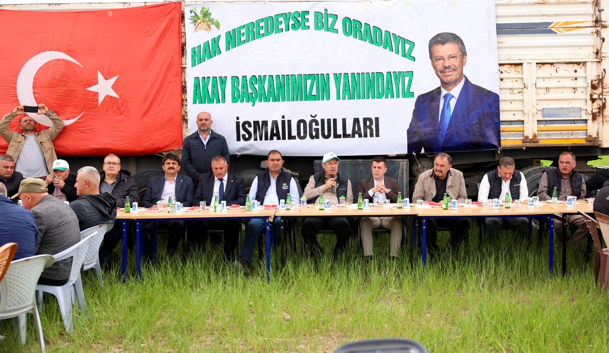 KAYSERİ ŞEKER SAHADA ÇİFTÇİ İLE OMUZ OMUZA