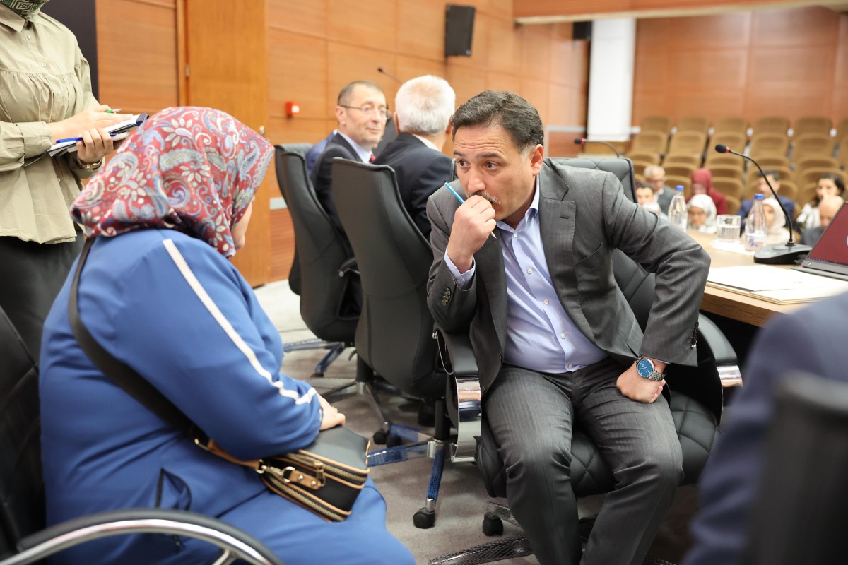 Vali Çiçek, Vatandaşlarımızla Bir Araya Gelmeye Devam Ediyor