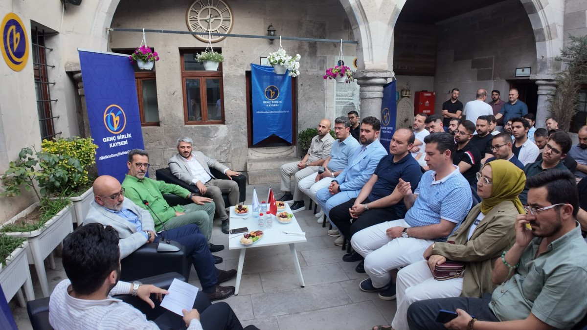 Genç Birlik Divan Buluşmaları’nda Murat Cahid Cıngı Gençlerle Buluştu