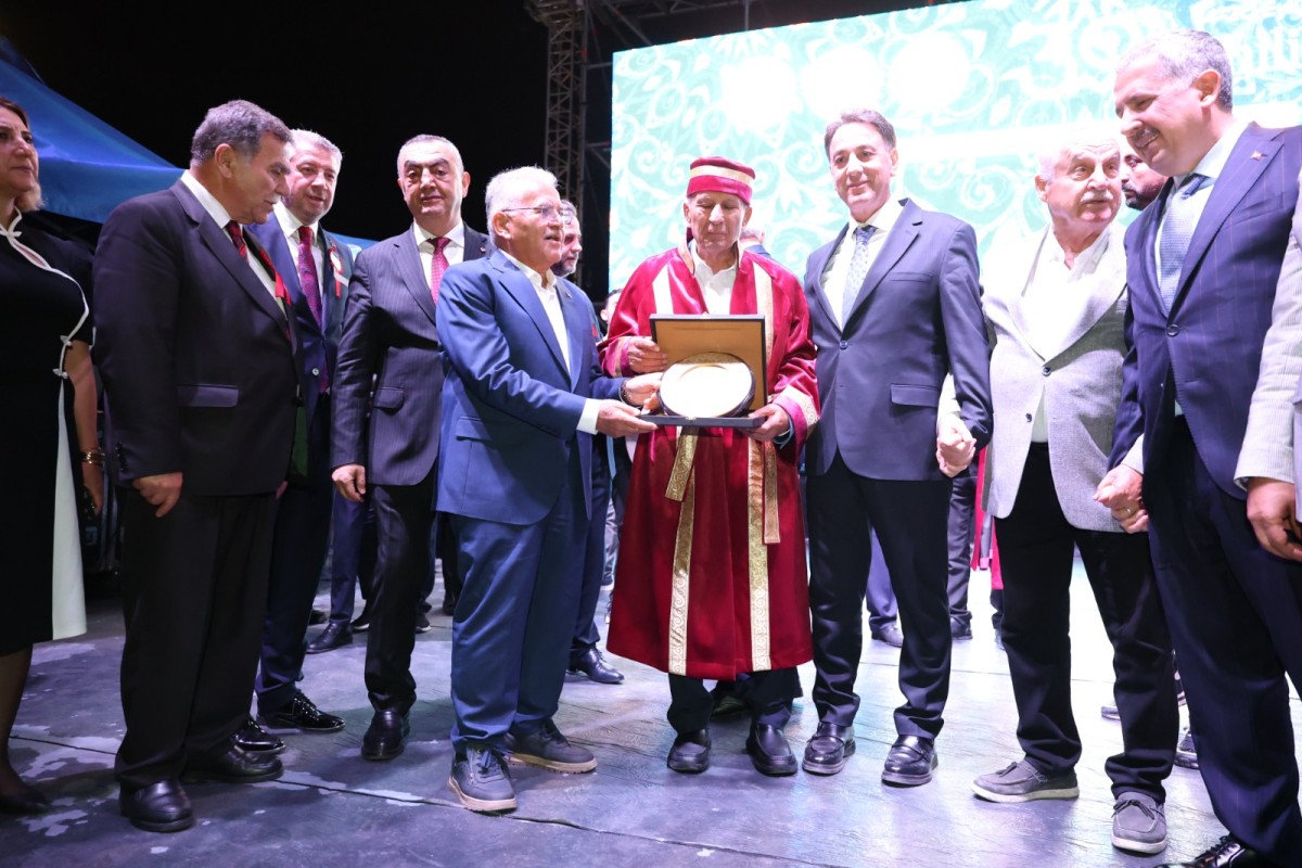 KAYSO’nun Yılın Ahisi Mustafa Suat Köylüoğlu Kaftan Giydi