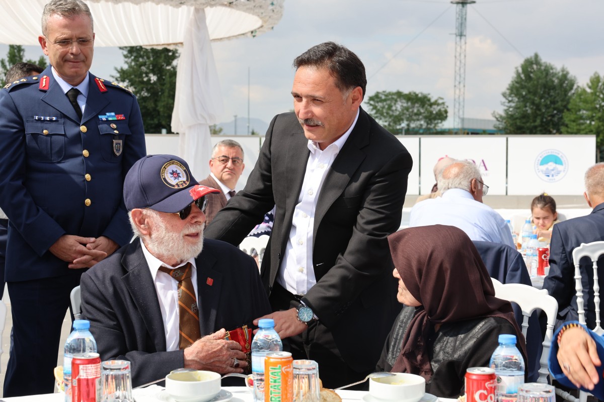 Gazilerimiz Onuruna Yemek Programı Düzenlendi